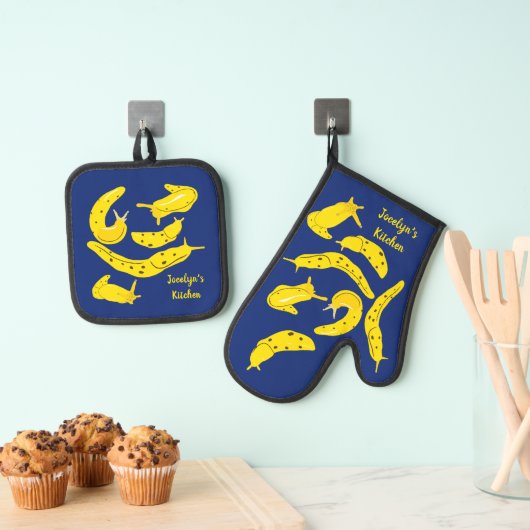 Banana Slugs Yellow en Royal Blue, op maat gesnede Ovenwant & Pannenlap Set (Insitu(Ophanging))