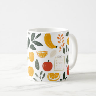 Bananen, appels en sinaasappelschijfjes.  koffiemok