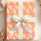 Bananen op roze vruchtpatroon cadeaupapier