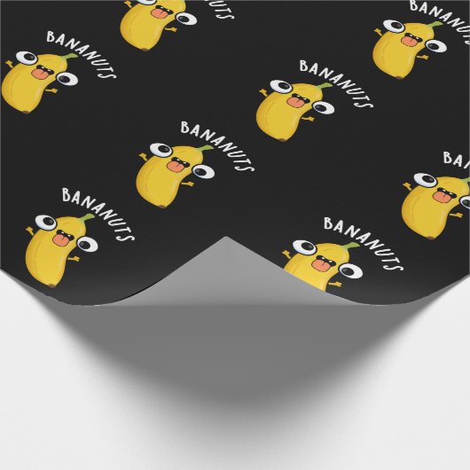 Bananuts Funny Crazy Banana Fruit Pun Dark BG Cadeaupapier (Hoek)