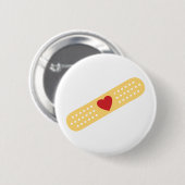 Band-Aid met een rood hart Ronde Button 5,7 Cm (Voorkant /achterkant)