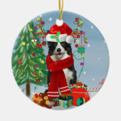 Band Collie dog in Snow met kerstcadeaus Keramisch Ornament (Voorkant)