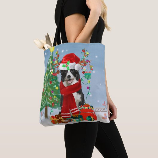 Band Collie dog in Snow met kerstcadeaus Tote Bag (Dichtbij)