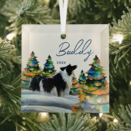 Band-collie in wintersneeuwbos kerstboom glas ornament