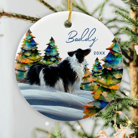 Band-collie in wintersneeuwbos kerstboom keramisch ornament