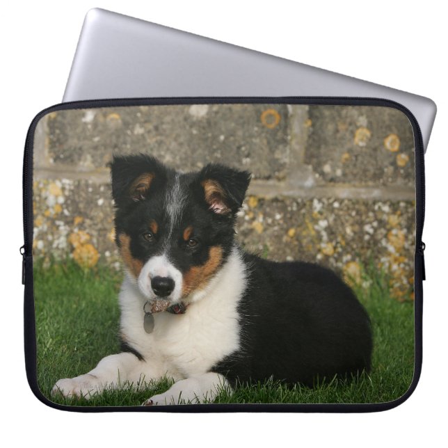 Band Collie Puppy met Leaf in Mouth Laptop Sleeve (Voorkant)
