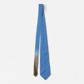 Bandensporen op Strand Zand Blauwe Hemel Necktie Stropdas (Achterkant)