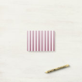 Bandrode en witte strepen met snoep post-it® notes (Op bureau)