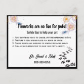 Bang hond kijkt naar vuurwerk briefkaart (Achterkant)