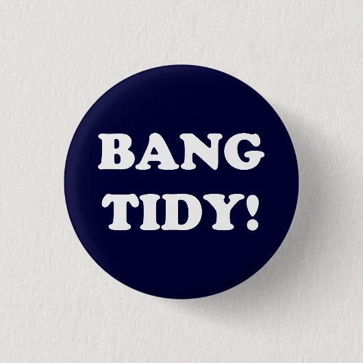"BANG TIDY!" RONDE BUTTON 3,2 CM (Voorkant)
