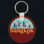 Bangkok Thailand  City Skyline Cityscape Sleutelhanger<br><div class="desc">en retro-stadsplan met prachtige skyline, toeristische attractie en cityscape art. Koelwolkenkrabber en bouwartikelen voor silhouette-illustratie voor toeristen en reizigers. Perfect als souvenir om terug naar huis te brengen wanneer je over de wereld reist. Bespaar de herinnering aan uw reis en vakantie met familie en vrienden. De achtergrondkleur kan aan uw...</div>
