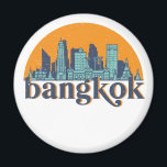 Bangkok Thailand Retro City Skyline Cityscape Art Magneet<br><div class="desc">en retro-stadsplan met prachtige skyline, toeristische attractie en cityscape art. Koelwolkenkrabber en bouwartikelen voor silhouette-illustratie voor toeristen en reizigers. Perfect als souvenir om terug naar huis te brengen wanneer je over de hele wereld reist. Bespaar de herinnering aan uw reis en vakantie met familie en vrienden. De achtergrondkleur kan aan...</div>