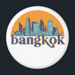 Bangkok Thailand Retro City Skyline Cityscape Art Magneet<br><div class="desc">en retro-stadsplan met prachtige skyline, toeristische attractie en cityscape art. Koelwolkenkrabber en bouwartikelen voor silhouette-illustratie voor toeristen en reizigers. Perfect als souvenir om terug naar huis te brengen wanneer je over de hele wereld reist. Bespaar de herinnering aan uw reis en vakantie met familie en vrienden. De achtergrondkleur kan aan...</div>