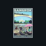 Bangkok, Thailand Vintage Travel Print<br><div class="desc">Dit vintage reis poster (reproductie exemplaar) promoten van het toerisme naar Bangkok, Thailand door Eastern & Oriental Express met een van de bekende toeristische plekken " de drijvende markt "op de rivier, ver weg tempel en MRT op de top. Digitaal gerestaureerd naar goeddunken van de kunstenaar. Perfect voor uw interieur....</div>
