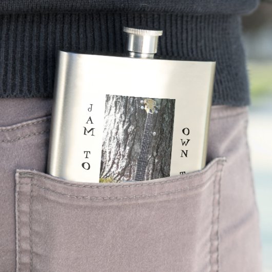 Banjo die tegen een boom ruikt flacon (Voorbeeld)