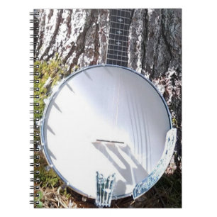 Banjo die tegen een boom ruikt notitieboek