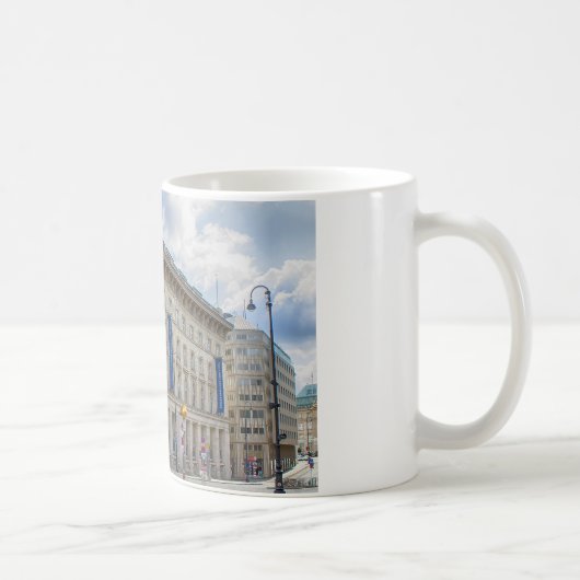 Bank Austria Kunstforum Koffiemok (Rechts)