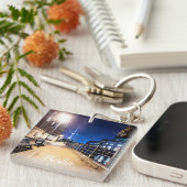 Bankjes bij Spree in Berlijn, Duitsland Sleutelhanger (Voorkant Rechts)