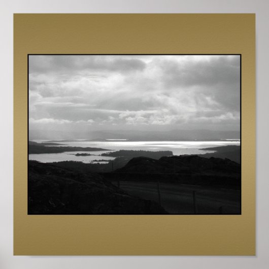 Bantry Bay van Tunnel Road Ierland. Poster (Voorkant)