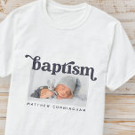 Baptism Moderne, eenvoudige aangepaste foto T-shirt<br><div class="desc">Dit eenvoudige en klassieke ontwerp is samengesteld uit serif typografie en voegt een douanefoto toe. Dit ontwerp is modern,  chic,  speels en leuk.</div>