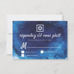 Bar Bat Mitzvah Modern Blue Waterverf RSVP Kaartje<br><div class="desc">Bestaat uit afspeelbaar script en serif typografie; Allemaal tegen een achtergrond van blauwe waterverf achtergrond. 
 
 Dit wordt ontworpen door de Uitgezochte Leveringen van de Partij,  exclusief voor Zazzle.
 
 Hier beschikbaar:
 http://www.zazzle.com/store/selectpartysupplies</div>