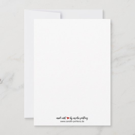 Bär gießt Blumen im Garten in Gummistiefeln (Achterkant)