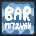 BAR MITZVAH  Blauw Wavy Stripes Vierkante Sticker<br><div class="desc">Hand getekende tekst door mij voor u over een handgetekende golvend blauw patroon. Voeg je eigen tekst toe als je wilt. Voor meer design en kleuren check mijn shop! Of laat het me weten als je iets op maat wilt. Ik heb ook bijpassend inpakpapier en natuurlijk zowel Bar- als Bat...</div>