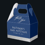 Bar Mitzvah Blue en Silver Hartelijk dank Bedankdoosjes<br><div class="desc">Bar Mitzvah en Bat Mitzvah Persoonlijke ruimte met een eenvoudige en moderne blauwe en zilveren grijze Dank U hebt een eenvoudig faux zilveren randen voor de textuur en persoonlijke tekst. Coördinerende punten beschikbaar in de Sectie van de Bar Mitzvah van de Ontwerper van Zazzle van de Grafiek van het Papier....</div>