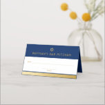 Bar Mitzvah Blue Gold Modern gevouwen Plaatskaartje<br><div class="desc">Moderne Navy Blue en Gold Bar Mitzvah Folded Tent Place Card die op zichzelf staat,  is uitgerust met een elegante en eenvoudige gouden band en blauw en wit design met moderne gepersonaliseerde tekst en Star van David.</div>