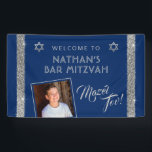 Bar Mitzvah Blue Silver Mazel Tov Congrats Banner<br><div class="desc">Bar Mitzvah Welkom en Mazel Tov Gefeliciteerd Banner met persoonlijke foto op een jaloerse blauwe achtergrond met zilveren dunne glitterstripe-randen. Voeg douaneformaliteiten, doopvonten, of meer foto's toe en verwijder de gouden glittler grens door "te klikken verder aanpassen." Voor het aanpassen en het coördineren van punten, contacteer de Ontwerper van Zazzle...</div>