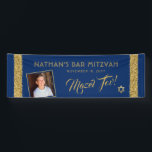 Bar Mitzvah Blue Welcome Mazel Tov Large Spandoek<br><div class="desc">Grote lange balie Mitzvah Welkom en Mazel Tov feliciteert banner met persoonlijke foto op een jachtblauwe achtergrond met gouden dunne glitterstripe-randen. Voeg douaneformaliteiten,  doopvonten,  of meer foto's toe en verwijder de gouden glittler grens door "te klikken verder aanpassen."</div>