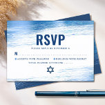 Bar Mitzvah Bold Modern Navy Typografie Blue Folie RSVP Kaartje<br><div class="desc">Wees trots, blij en vier deze mijlpaal van je favoriete Bar Mitzvah met deze coole, unieke, moderne, gepersonaliseerde RSVP-invoegkaart voor je evenement! Metallic lichtblauwe penseelstreken, samen met een vette, marinesblauwe typografie en ster van David, bedekken een eenvoudige, witte achtergrond. Pas de douanetekst met het "antwoord tegen"datum aan. Gegarandeerd om een...</div>