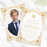 Bar Mitzvah Foto Faux Gold Star  Elegant Kaart<br><div class="desc">Deze elegante bar mitswa-uitnodiging met een lucht heeft een faux-gouden folie lijst met elegante barokke versieringen. Boven de tekst staat een ster van David, ook in nepgoud. Alle tekst kan worden gepersonaliseerd en heeft een gouden kleur die lijkt op het gouden lijst. De achtergrond is wit. Op de achterkant heeft...</div>