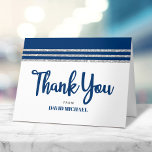 Bar Mitzvah Marine Blauw Zilver Tallit Script Mode Bedankkaart<br><div class="desc">"Dank je." Zorg ervoor dat je favoriete Bar Mitzvah zijn waardering show aan iedereen die zijn mijlpaalevenement ondersteunde! Stuur deze coole, unieke, moderne, gepersonaliseerde bedankpas. Vet, marineblauw schrift typografie, Star of David en een marineblauw en zilveren glitter gestreepte tallit geïnspireerde grafische overlay op een eenvoudige, witte achtergrond. Een ander getallit...</div>