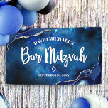 Bar Mitzvah Modern Blue Agate Waterverf Script Spandoek<br><div class="desc">Wees trots, blij en toon deze mijlpaal van je favoriete Bar Mitzvah! Hang deze coole, unieke, moderne, gepersonaliseerde banner op om zijn speciale dag aan te vullen. Witte scripttypografie en ster van David bedekken een diepe blauwe achtergrond van de waterverf van het sterrenstelsel met een blauw blauw blauw blauw agaat...</div>