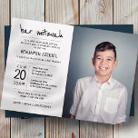 Bar Mitzvah Modern   Minimale aangepaste foto Kaart<br><div class="desc">Bestaat uit playful manuscript en serif typografie; allen tegen een achtergrond van witte achtergrond. Dit ontwerp is eenvoudig,  modern en minimalistisch. Dit wordt ontworpen door de Uitgezochte Leveringen van de Partij,  exclusief voor Zazzle. Hier te vinden op: http://www.zazzle.com/selectpartysupplies</div>