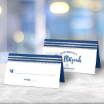 Bar Mitzvah Modern Navy Blue Silver Tallit Script Plaatskaartje<br><div class="desc">Geen Bar Mitzvah partij is volledig zonder gepersonaliseerde plaatskaarten. Laat je favoriete Bar Mitzvah trots zijn, blij en vieren zijn mijlpaal op zijn perfect gecoördineerde partij. Vette, blauw marinetakoestische typografie en een blauw en faux zilveren glitter gestript, geïnspireerd op een eenvoudige, witte achtergrond. Op de rug, blauw het manuscripttypografie van...</div>