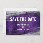 Bar Mitzvah Modern Paarse Waterverf Silver Foil Save The Date<br><div class="desc">Zorg ervoor al uw vrienden en familieleden de mijlpaal van uw zoon Bar Mitzvah zullen kunnen vieren! Verzend deze koele, unieke, moderne, gepersonaliseerde "sparen de Datum"aankondigingskaart. Metallic zilverfolie penseelstreken en Star van David, samen met een gewaagde witte typografie, bedekken een rijke, donkere paarse ombre waterverf achtergrond. Pas de douanetekst met...</div>