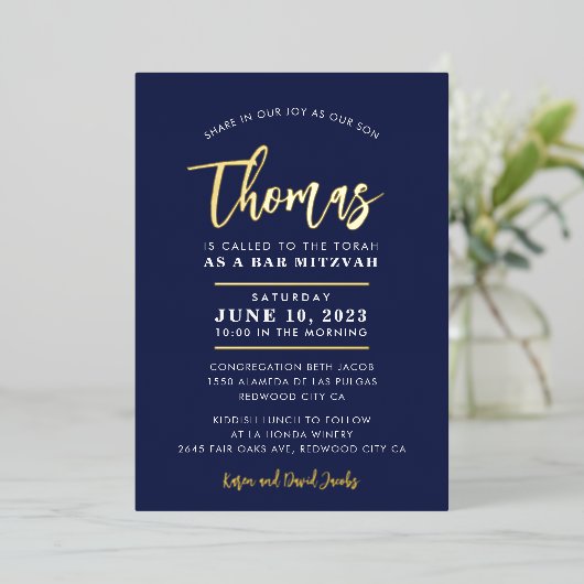 BAR MITZVAH modern, stijlvol kalligrafiegoud F Folie Uitnodiging (Staand Voorkant)