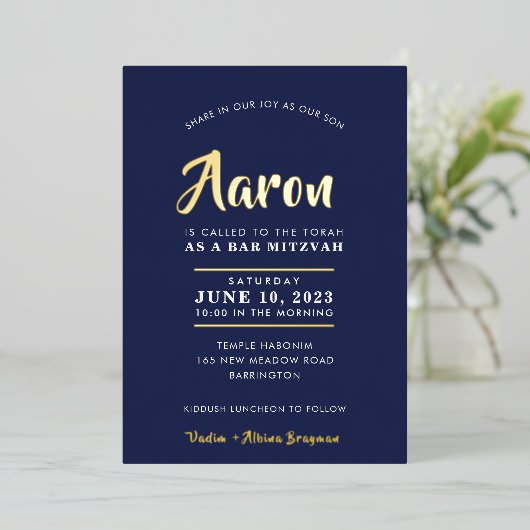 BAR MITZVAH modern, stijlvol kalligrafiegoud Folie Uitnodiging (Staand Voorkant)