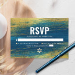 Bar Mitzvah Modern Typografie Turquoise Gold Foil RSVP Kaartje<br><div class="desc">Wees trots, blij en vier deze mijlpaal van je favoriete Bar Mitzvah met deze coole, unieke, moderne, gepersonaliseerde RSVP-invoegkaart voor je evenement! Metallic gouden folieslijpstrepen en Star van David, samen met vettige witte typografie, bedekken een rijke, turkooisblauwe ombre verfachtergrond. Pas de douanetekst met het "antwoord tegen"datum aan. Gegarandeerd om een...</div>