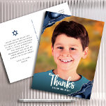 Bar Mitzvah Photo Navy Blue Agate Script Dank u Briefkaart<br><div class="desc">Zorg ervoor dat je favoriete Bar Mitzvah zijn waardering show aan iedereen die zijn mijlpaal steunde! Verstuur dit deze coole, unieke, moderne, gepersonaliseerde dankjewel briefkaart! Witte scripttypografie en blauw blauw schoentrotsen met faux zilveren aders bedekken de foto van uw keuze. Een blauw sterrenster van David, samen met uw gepersonaliseerde notitie...</div>