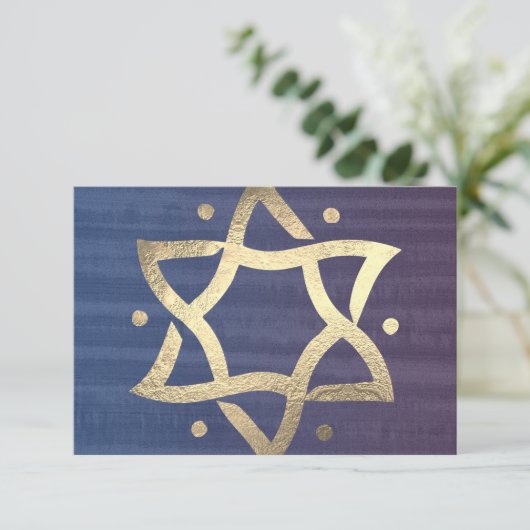 Bar Mitzvah Plum en Blue Wooden Gold Star RSVP (Staand voorkant)