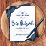 Bar Mitzvah Simple Modern Navy Blue Agate Script Kaart<br><div class="desc">Wees trots, blij en toon deze mijlpaal van je favoriete Bar Mitzvah! Verstuur deze coole, unieke, moderne, gepersonaliseerde uitnodiging voor een evenement om het te herinneren. Navy blue script typografie en Star van David bedekking simpel, witte achtergrond met stalen blauw agaat geaccentueerd met faux zilveren aderen. Personaliseer de douanetekst met...</div>