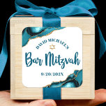 Bar Mitzvah Simple Modern Turquoise Agate Script Vierkante Sticker<br><div class="desc">Wees trots, blij en toon deze mijlpaal van je favoriete Bar Mitzvah! Gebruik deze coole, unieke, moderne, gepersonaliseerde sticker om zijn speciale dag aan te vullen. Donkere blauwgroen blauwe scripttypografie en een faux gouden ster van David bedekken een eenvoudige, schone witte achtergrond met turquoise blue agate rotsen die voorzien zijn...</div>