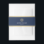 Bar Mitzvah Star van David Navy Blue White en Gold Uitnodigingen Wikkel<br><div class="desc">Complimenteer elegante marineblauw, wit en gouden bar mitswa uitnodigingen met stijlvolle op maat gemaakte buikbanden. Naam en datum op deze sjabloon zijn eenvoudig te personaliseren of te verwijderen. Het moderne minimalistische ontwerp is voorzien van stijlvolle art deco geïnspireerde typografie en faux gouden folie strepen en Star of David. Houd er...</div>