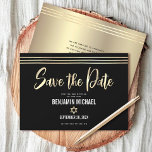 Bar Mitzvah Zwart Goud Folie Script Tallit Modern Save The Date<br><div class="desc">Zorg ervoor dat al je vrienden en familieleden de mijlpaal Bar Mitzvah van je zoon kunnen vieren! Stuur deze prachtige, moderne, "Save the Date" aankondigingskaart. Graphic faux gold folie kalligrafie script, Star of David, en hand getekende tallit lijnen, bedekken een rijke, dramatische, zwarte achtergrond. Personaliseer de aangepaste tekst met de...</div>
