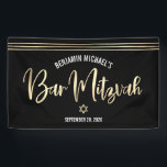Bar Mitzvah Zwart Goud Folie Script Tallit Modern Spandoek<br><div class="desc">Wees trots, verheug je en laat deze mijlpaal van je favoriete Bar Mitzvah zien! Hang deze coole, unieke, moderne, gepersonaliseerde banner op om toe te voegen aan zijn speciale dag. Sprankelend, gouden faux folie kalligrafie script, handgetekende tallit lijnen en Star of David overlay een verfijnde, dramatische zwarte achtergrond. Personaliseer de...</div>