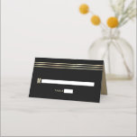 Bar Mitzvah Zwart Goud Folie Tallit Script Modern Plaatskaartje<br><div class="desc">Geen Bar Mitswa-feest is compleet zonder gepersonaliseerde plaatskaarten. Laat je favoriete Bar Mitswa trots zijn, zich verheugen en zijn mijlpaal vieren op zijn perfect gecoördineerde feest. Vet, zonder serif typografie en faux goud hand getrokken tallit lijnen bedekken een rijke, dramatische, zwarte achtergrond. Op de achterkant, wit zonder serif typografie, samen...</div>