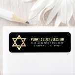 Bar Mitzvah Zwart Goud Vet Eenvoudig Retouradres Etiket<br><div class="desc">Wees trots, verheug je en vier deze mijlpaal van je favoriete Bar Mitzvah wanneer je dit geavanceerde, gepersonaliseerde retour adreslabel gebruikt! Vet, wit en faux gold sans serif typografie en een faux gold Star of David bedekken een verfijnde, dramatische zwarte achtergrond. Personaliseer de aangepaste tekst met jouw naam en adres....</div>